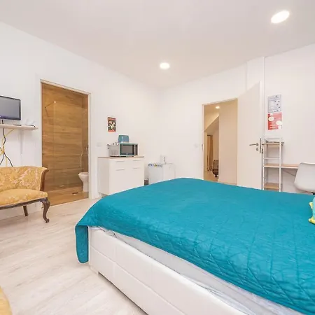 Lilac Homestay * Setubal